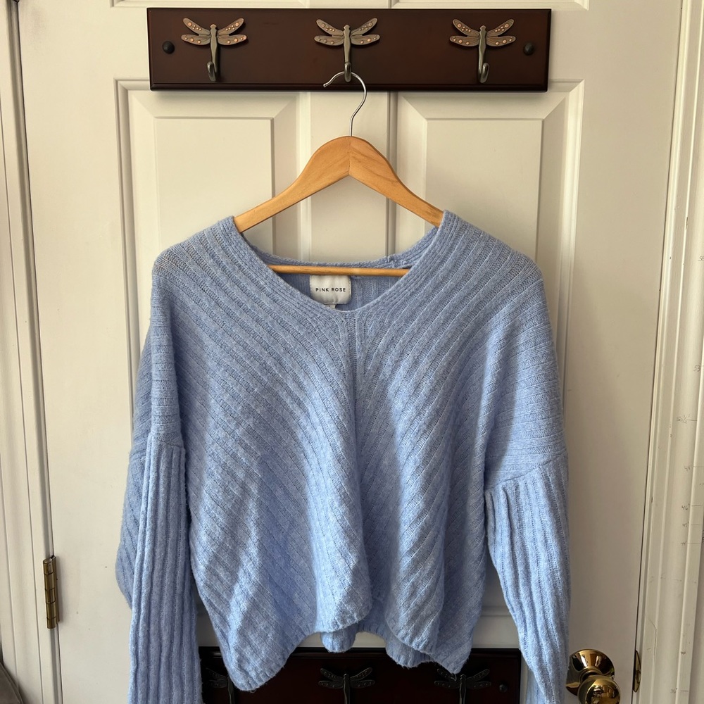 Blue v-neck cropped sweater
